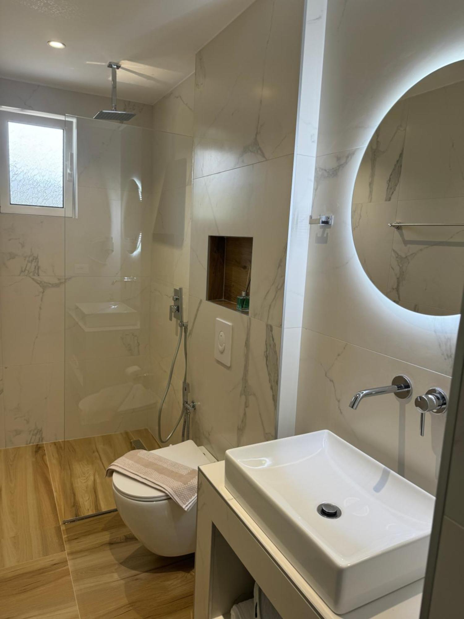 Ion Rooms Himare Exterior photo