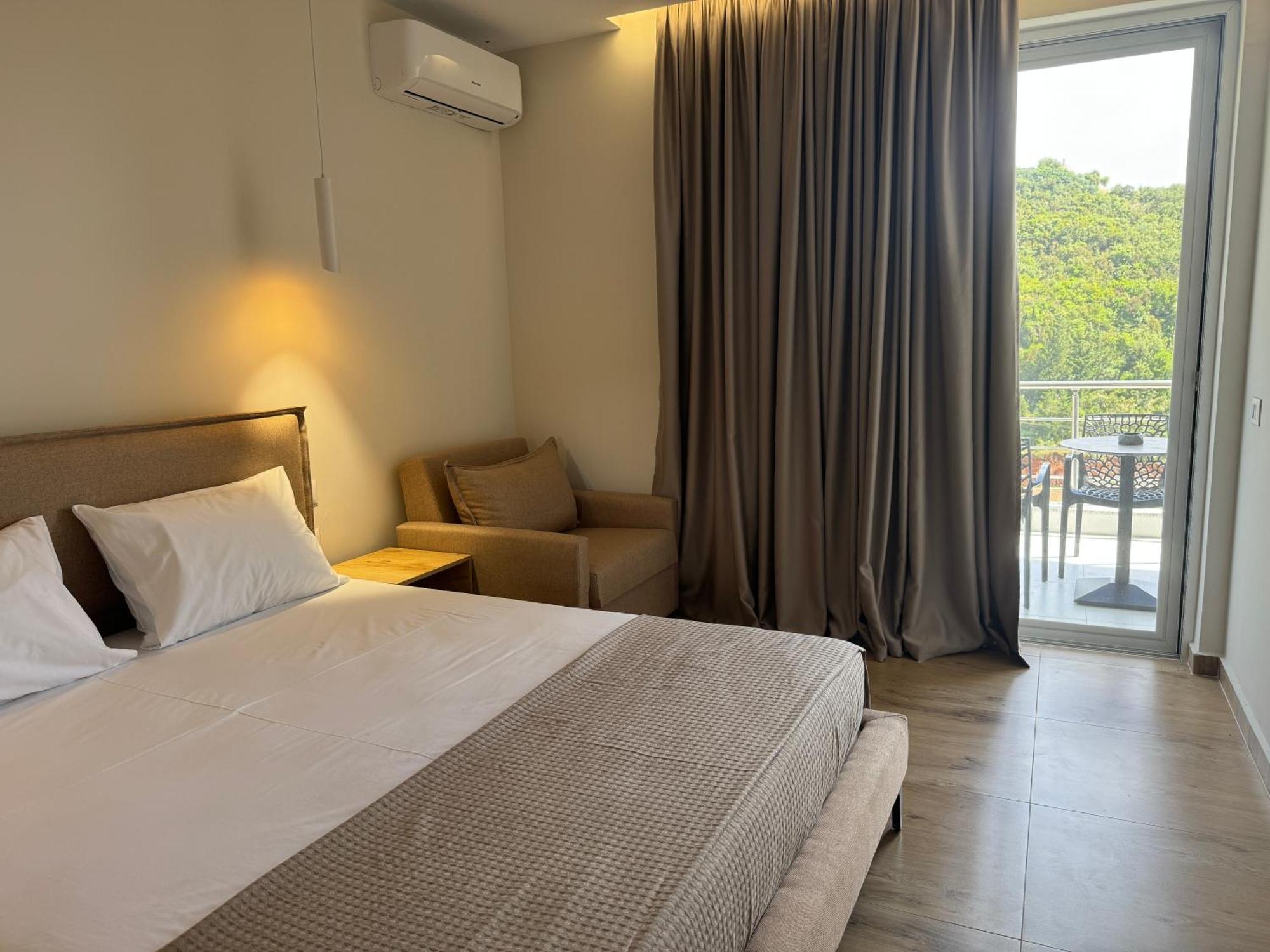 Ion Rooms Himare Exterior photo