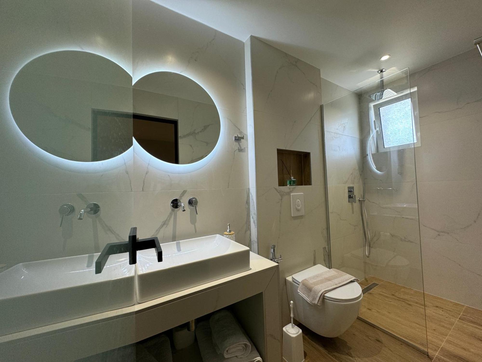 Ion Rooms Himare Exterior photo