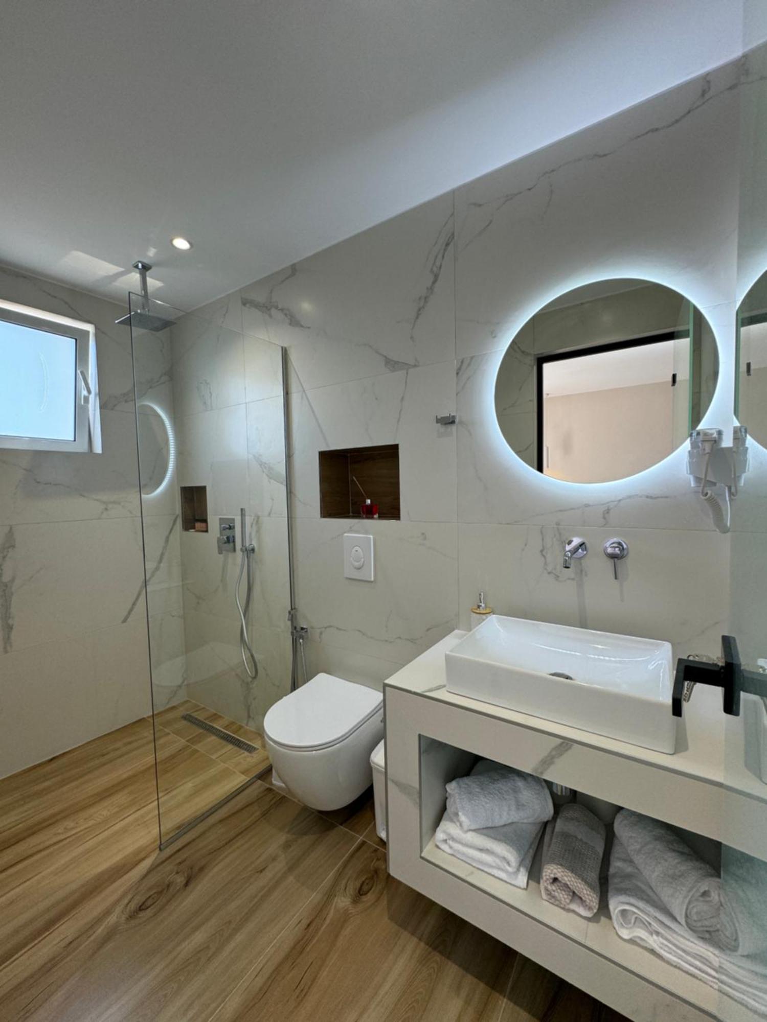 Ion Rooms Himare Exterior photo