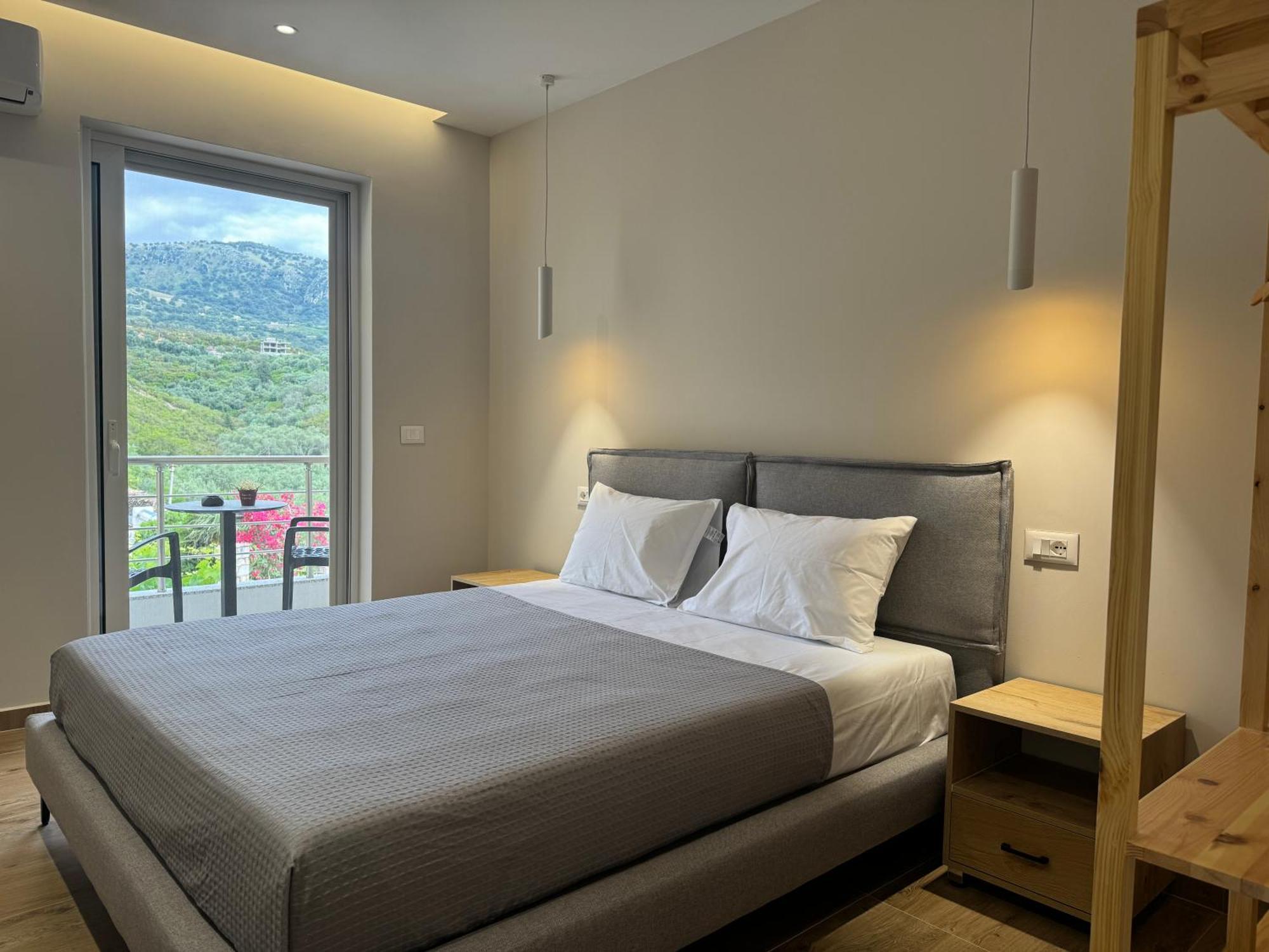 Ion Rooms Himare Exterior photo