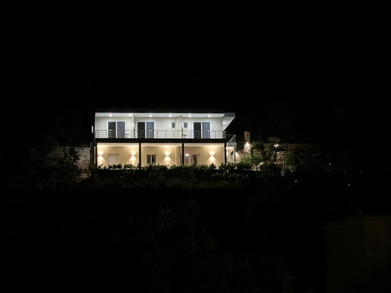 Ion Rooms Himare Exterior photo