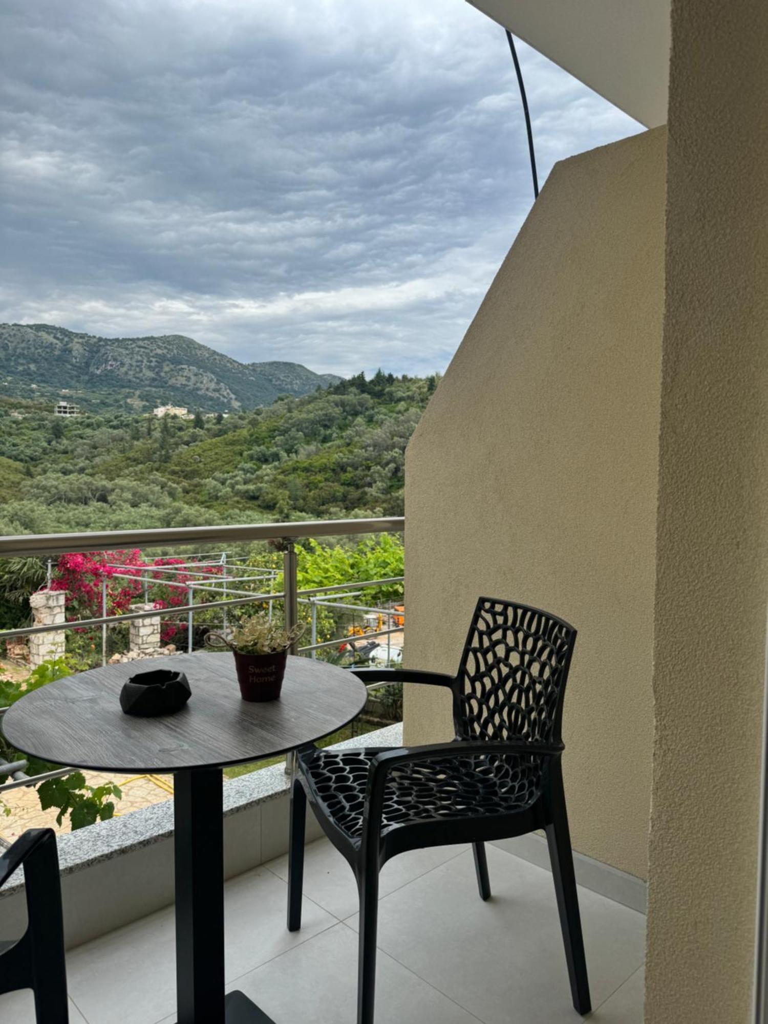 Ion Rooms Himare Exterior photo