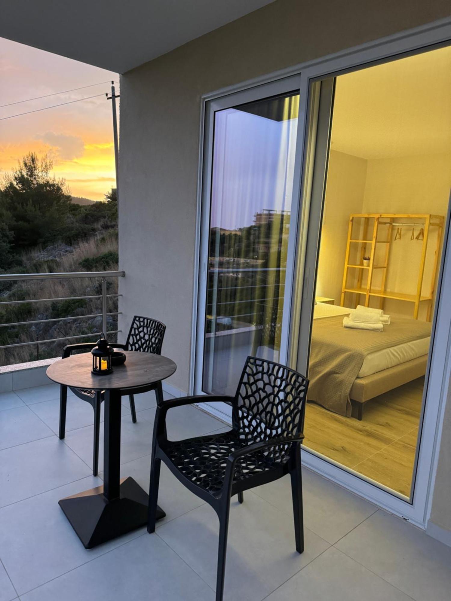 Ion Rooms Himare Exterior photo