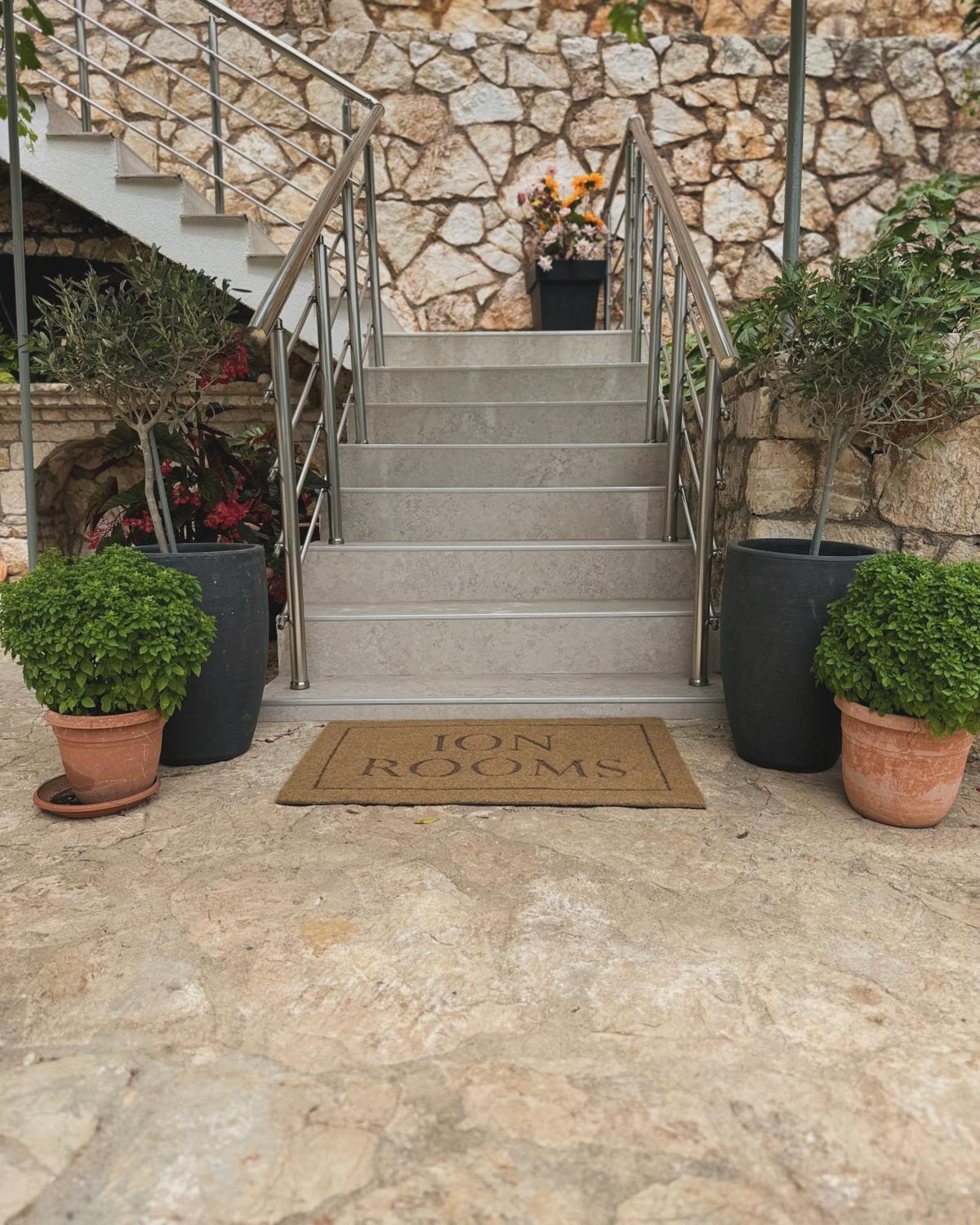 Ion Rooms Himare Exterior photo