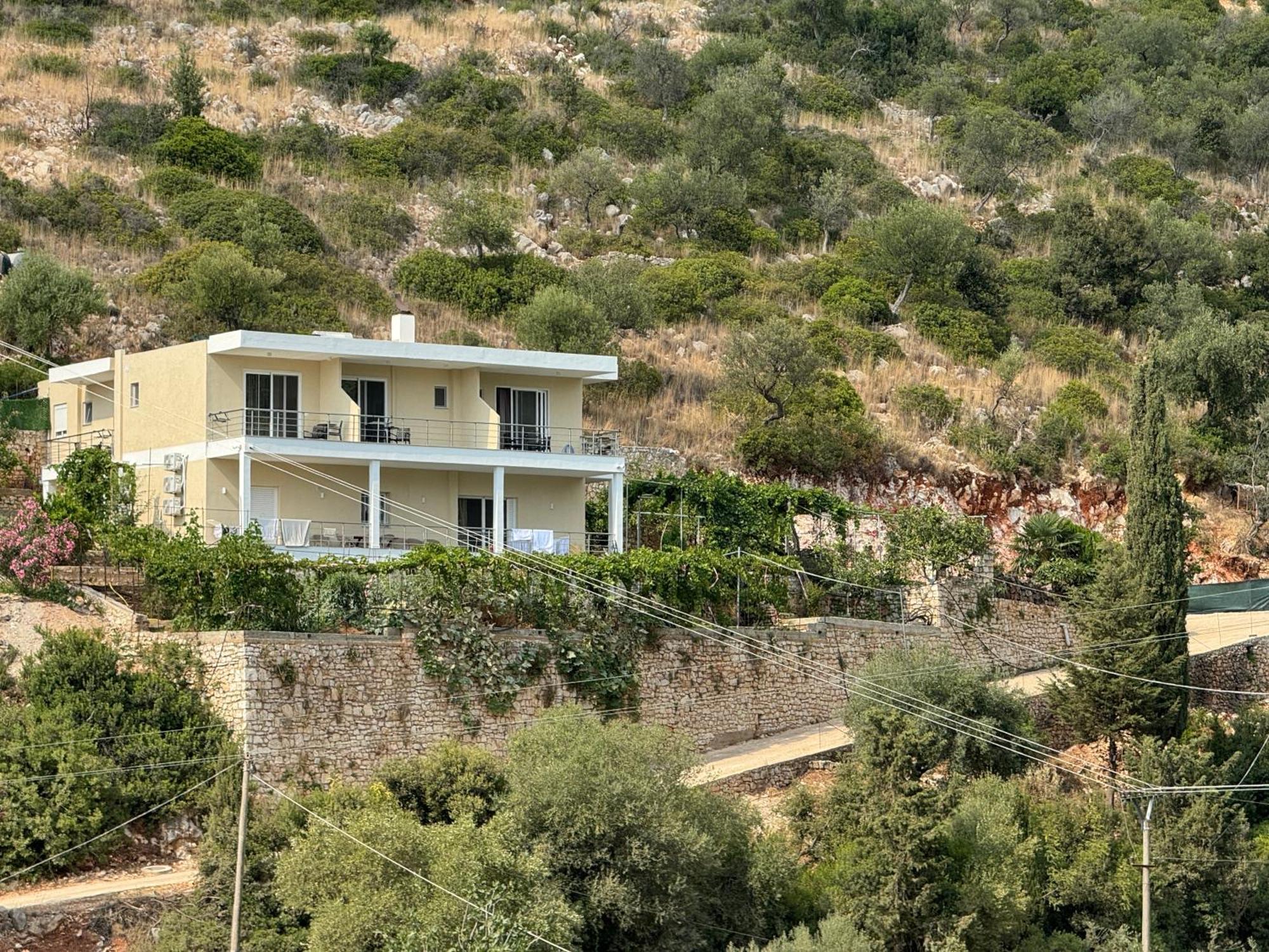 Ion Rooms Himare Exterior photo